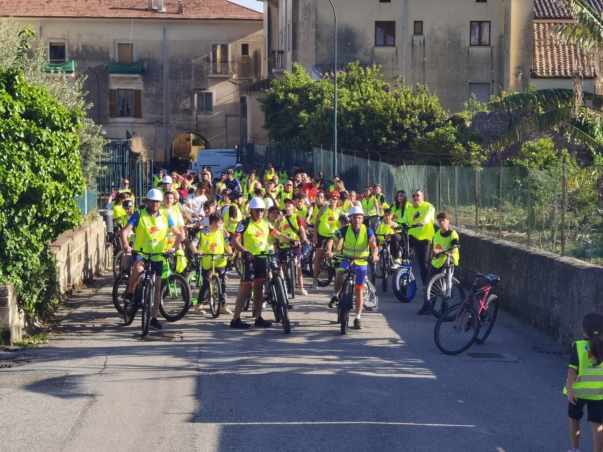 Immagine che contiene aria aperta, Ruota di bicicletta, ruota, edificioDescrizione generata automaticamente