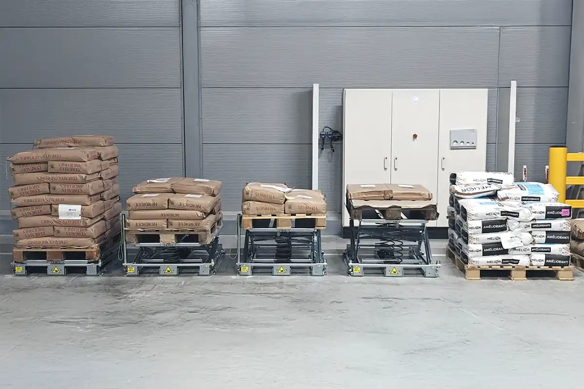 Immagine che contiene edificio, magazzino, terreno, faraglioniIl contenuto generato dall'IA potrebbe non essere corretto.