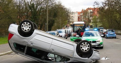 Emergenze su strada: quali sono le prassi corrette per la segnalazione? Emergenze su strada: quali sono le prassi corrette per la segnalazione?