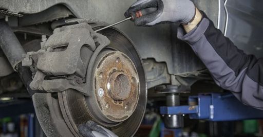 Imparare dagli errori: i rischi nella riparazione di autocarri e autoveicoli Imparare dagli errori: i rischi nella riparazione di autocarri e autoveicoli