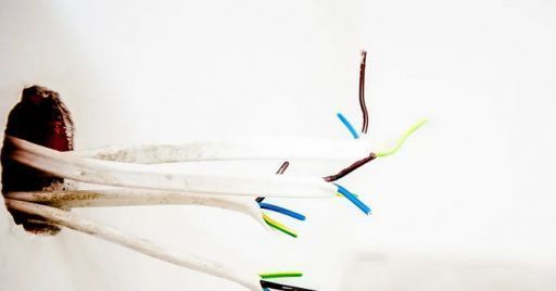 Imparare dagli errori: rischi elettrici e dispositivi di protezione Imparare dagli errori: rischi elettrici e dispositivi di protezione