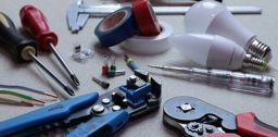 Lavori elettrici: la sicurezza nelle attività di manutenzione Lavori elettrici: la sicurezza nelle attività di manutenzione