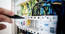 Impianti elettrici: i piani di manutenzione e la bassa tensione Impianti elettrici: i piani di manutenzione e la bassa tensione