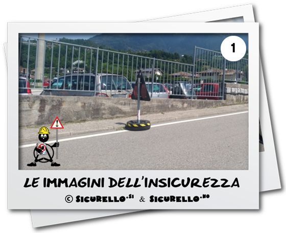 Indicatori Rossi Nel Mare Che Segna L'area Di Nuoto Sicura Fotografia - Foto 2