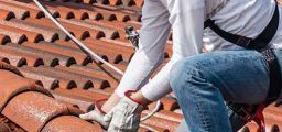 La sicurezza nei lavori su coperture: i sistemi di ancoraggio La sicurezza nei lavori su coperture: i sistemi di ancoraggio