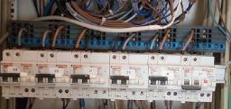 Sicurezza e formazione nei lavori elettrici in bassa tensione Sicurezza e formazione nei lavori elettrici in bassa tensione