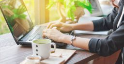 Smartworking: normativa, sicurezza, svantaggi e retribuzione Smartworking: normativa, sicurezza, svantaggi e retribuzione