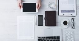 Technostress e Netiquette: le regole di buon comportamento da seguire Technostress e Netiquette: le regole di buon comportamento da seguire