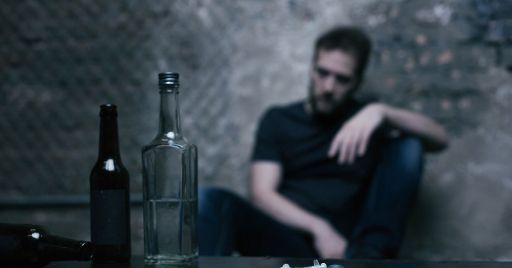 Alcol e droghe sul lavoro: come cambierà a breve la normativa Alcol e droghe sul lavoro: come cambierà a breve la normativa