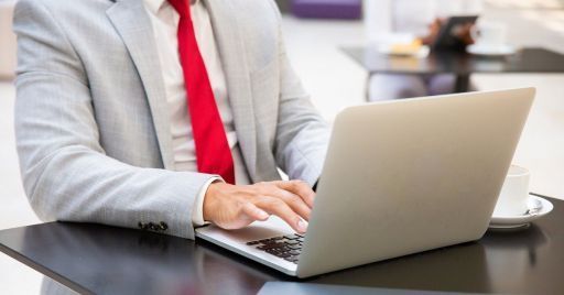 Smart working e lavoro a distanza: criticità, vantaggi e prospettive future Smart working e lavoro a distanza: criticità, vantaggi e prospettive future