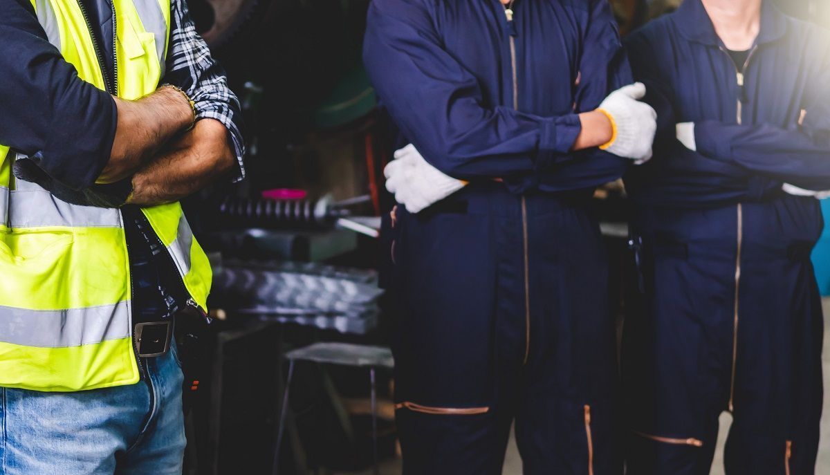 Luoghi di lavoro sicuri: i requisiti di pavimenti, porte e aperture Luoghi di lavoro sicuri: i requisiti di pavimenti, porte e aperture