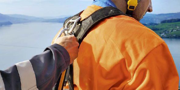 Le regole vitali per chi lavora in quota con i DPI anticaduta Le regole vitali per chi lavora in quota con i DPI anticaduta