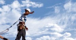C’è chi scende e chi si fa male: un video sulla sicurezza C’è chi scende e chi si fa male: un video sulla sicurezza