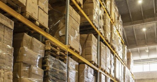 La sicurezza e il montaggio e smontaggio delle scaffalature porta pallet