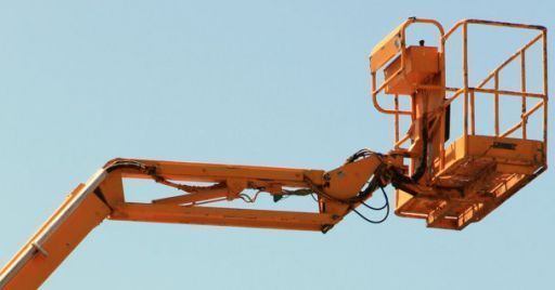 Piattaforme di lavoro elevabili: un confronto tra normative Piattaforme di lavoro elevabili: un confronto tra normative