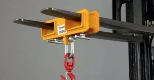 La sicurezza dei carrelli con dispositivi per sollevamento carichi sospesi La sicurezza dei carrelli con dispositivi per sollevamento carichi sospesi
