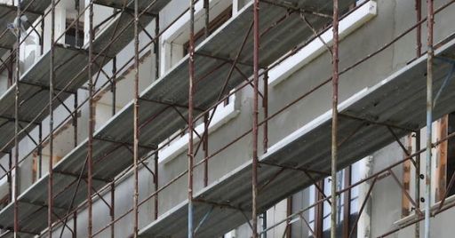 Ponteggi e sicurezza: piano di posa, ancoraggi e ruolo del preposto Ponteggi e sicurezza: piano di posa, ancoraggi e ruolo del preposto