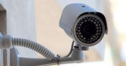 Un impianto di videosorveglianza che viola la privacy Un impianto di videosorveglianza che viola la privacy